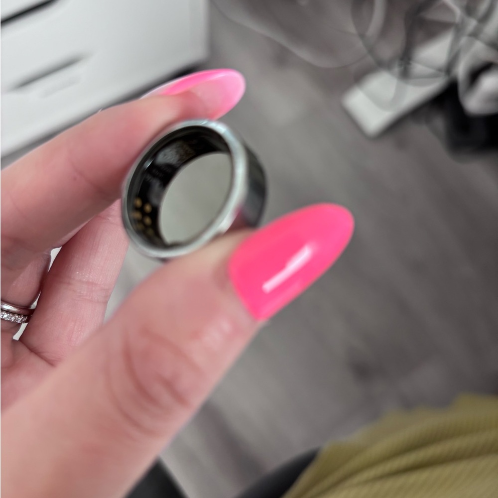 Oura Ring Gen3 Heritage Silver US8 set - Picture 9 of 10
